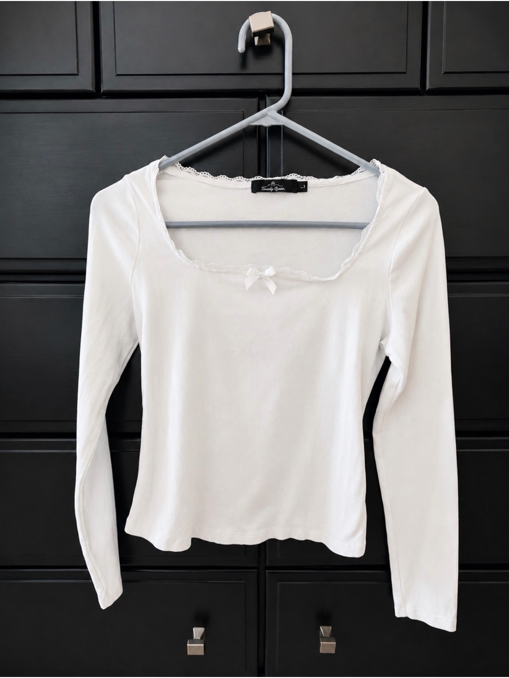 Trendy Queen Brand Classic White Long-Sleeve Scoop Neck Top Size Large